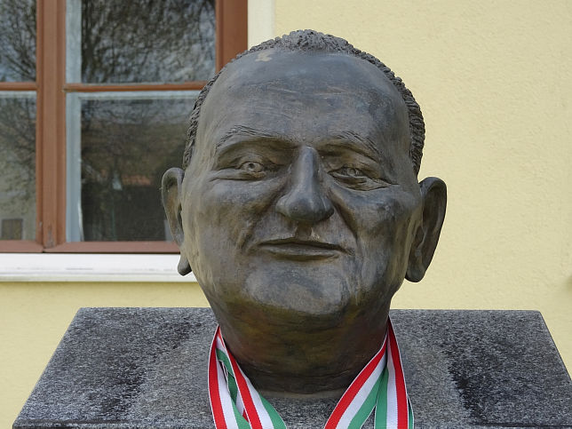 Unterwart, Denkmal Dr. Galambos