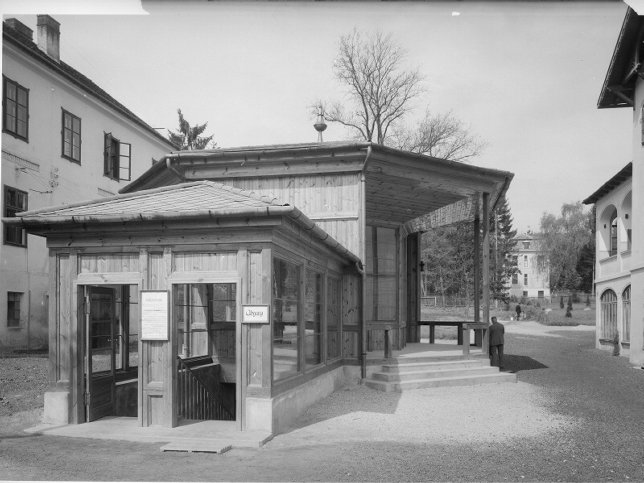 Bad Sauerbrunn, Trinkhalle
