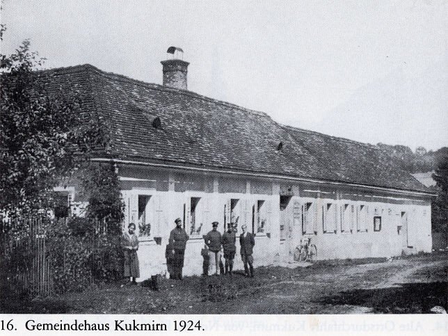 Kukmirn, Gemeindehaus