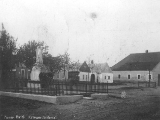 Pama, Kriegerdenkmal und Stra�enansichten