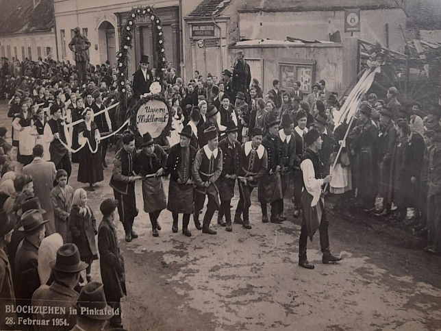 Pinkafeld, Blochziehen