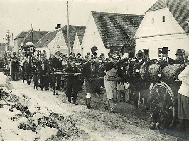 Rotenturm, Blochziehen