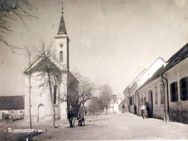 Rudersdorf, Straenpartie an der Kirche
