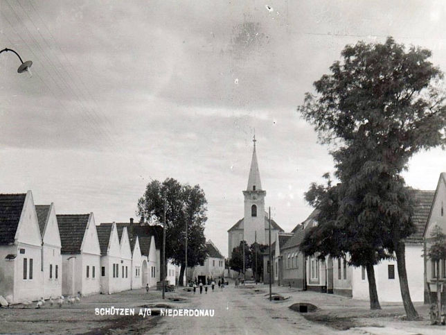 Schtzen am Gebirge, Hauptstrae
