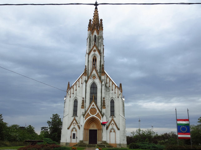 Albertkzmrpuszta, Kirche