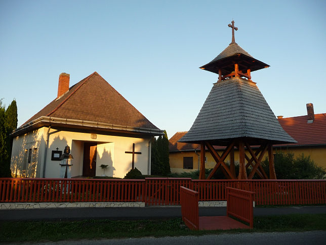 Bajnsenye, Kath. Kirche