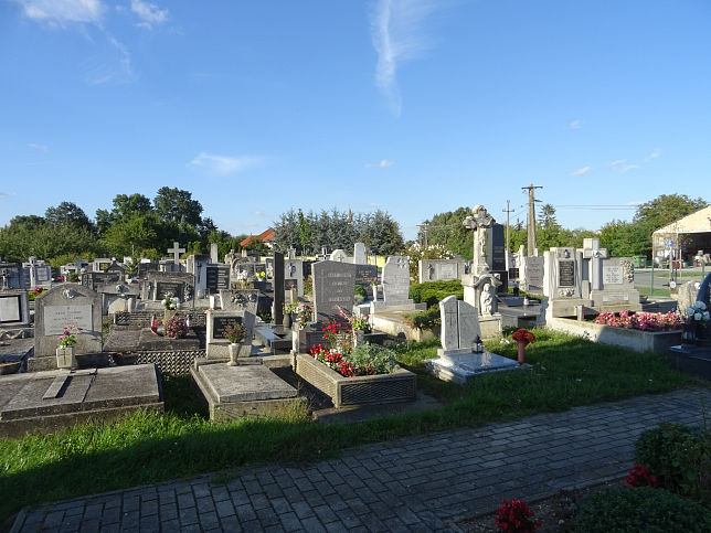 Balogunyom, Friedhof