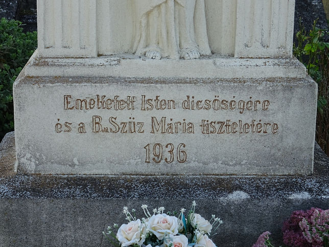 Balogunyom, Friedhofskreuz