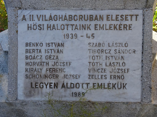 Balogunyom, Kriegerdenkmal