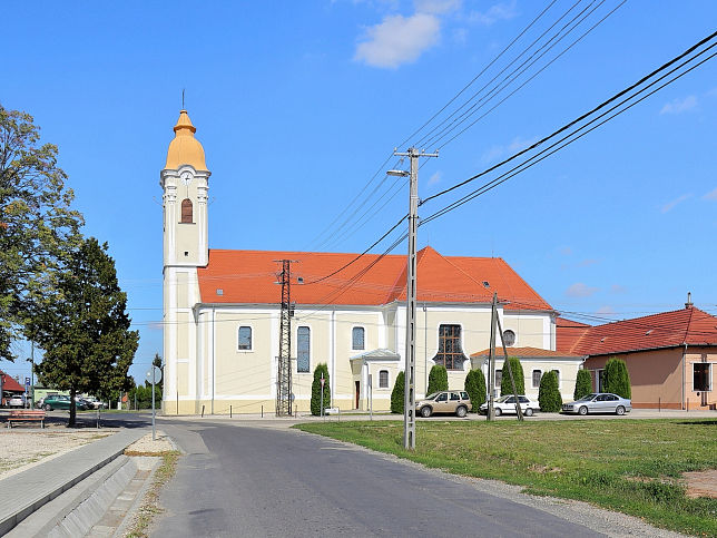 Bősrkny, Pfarrkirche