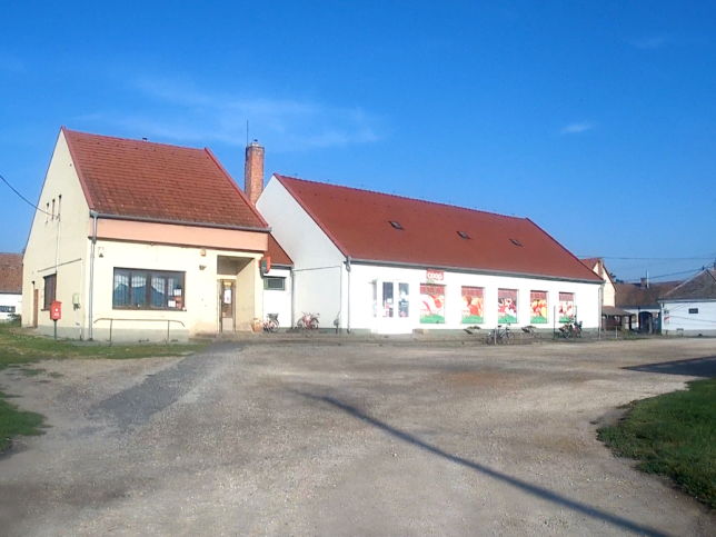Bogyoszl, Postamt und Gemischtwarenladen