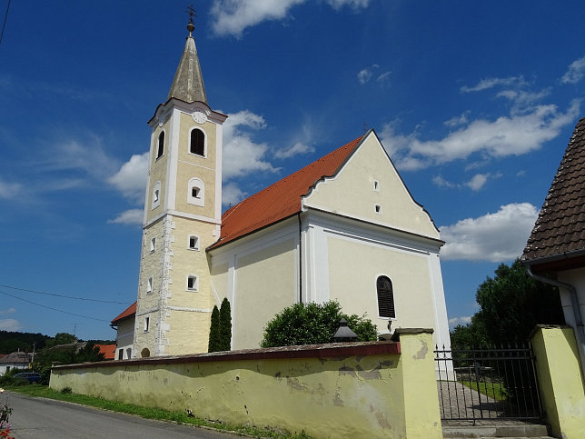 Bozsok, St. Anna Kirche