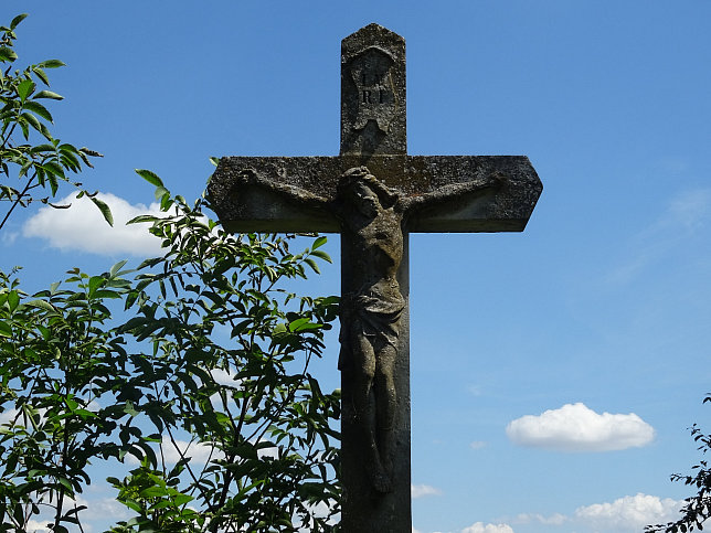 Bozsok, Steinernes Kreuz