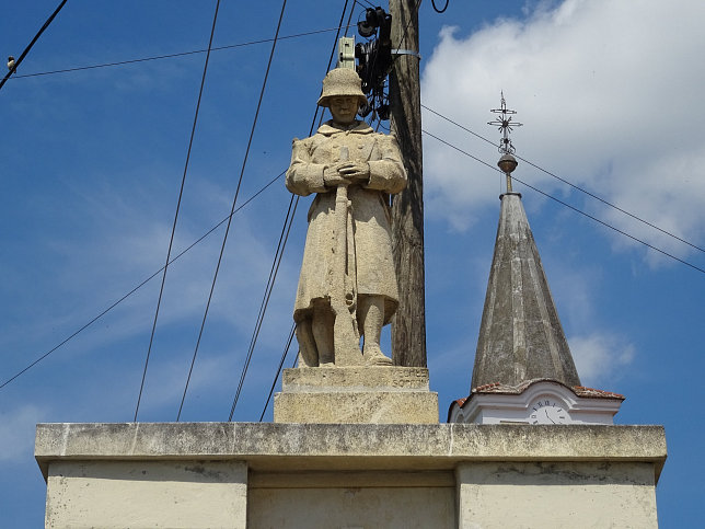 Bozsok, Kriegerdenkmal
