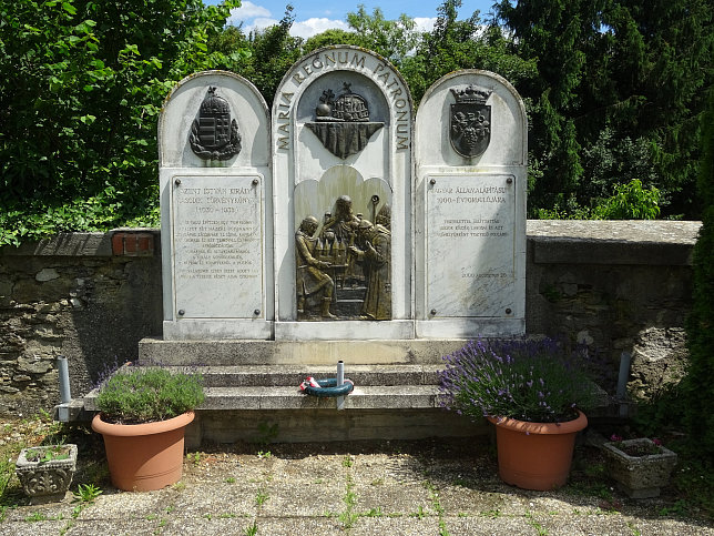 Bozsok, Millenium-Denkmal