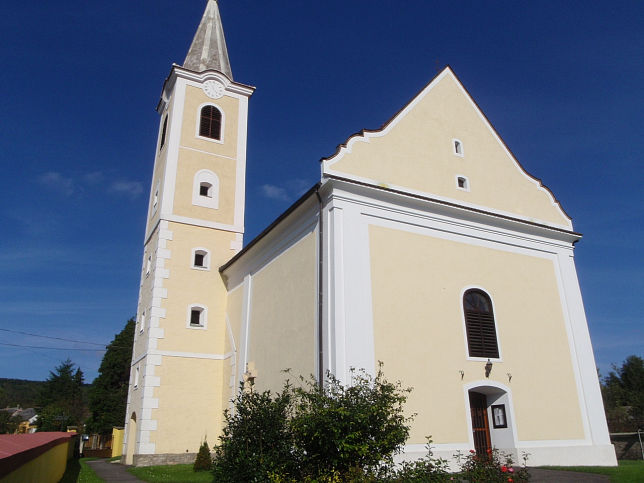 Bozsok, Kirche St. Anna