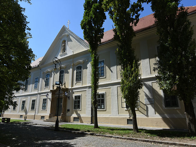 Celldmlk, Kirche