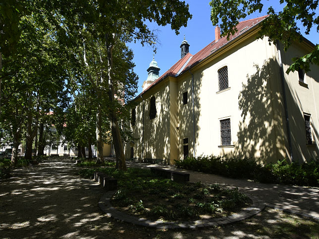 Celldmlk, Kirche