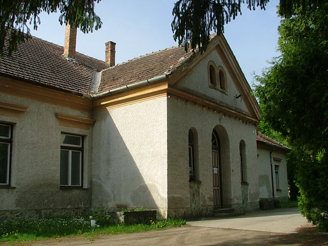 Chernelhzadamonya, Schloss Simon