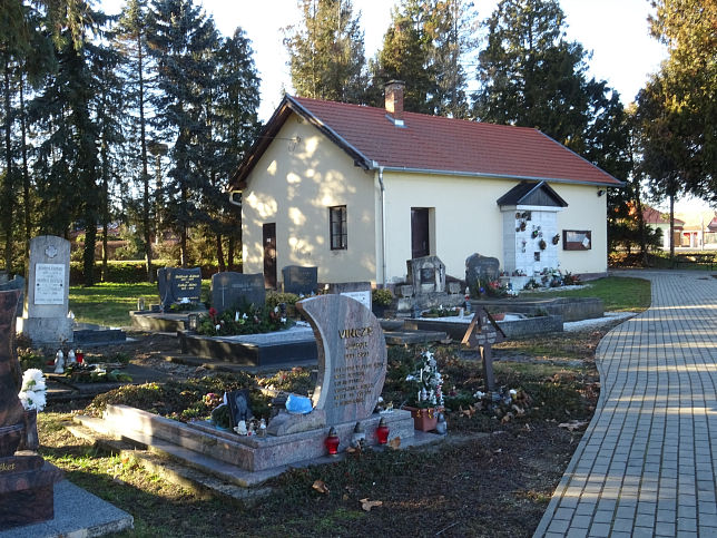 Cs�k�nydoroszl�, Friedhof