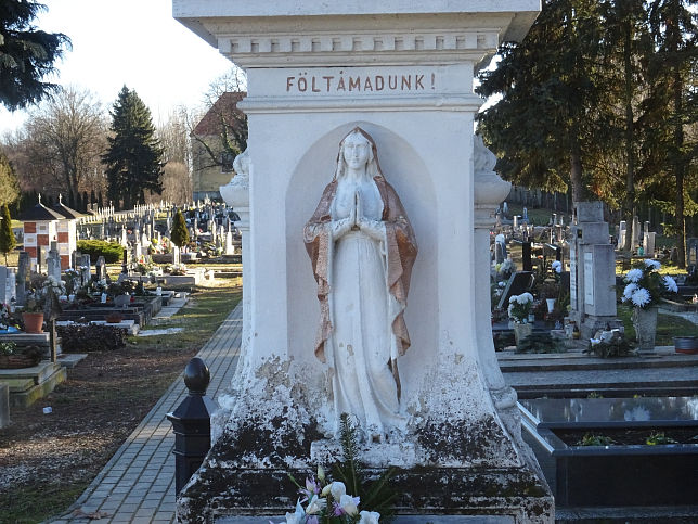 Cs�k�nydoroszl�, Friedhof