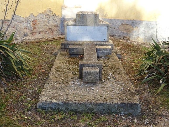 Csknydoroszl, Grabstein Grfin Taxis Jnosn