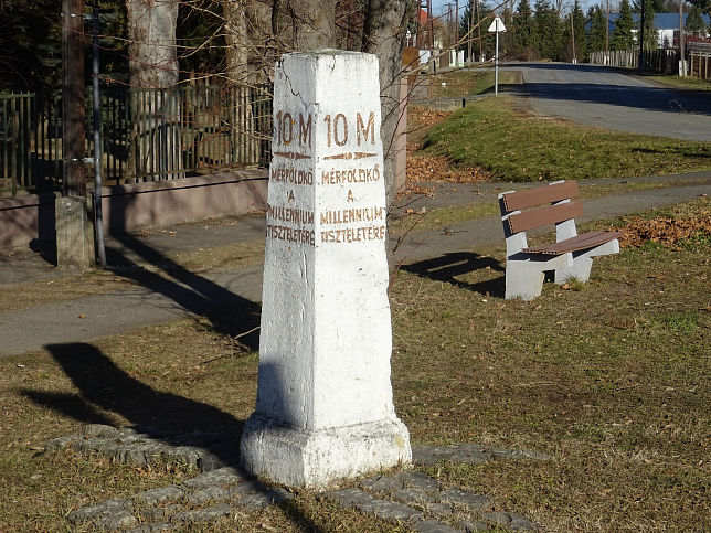 Csknydoroszl, Millenium-Gedenkstein