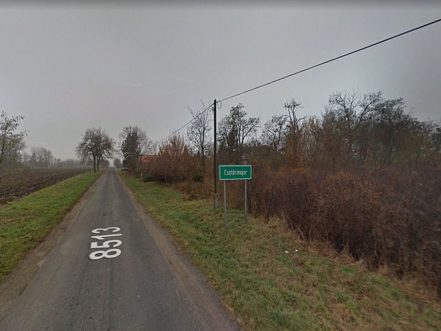 Csat�rimajor, Ortstafel