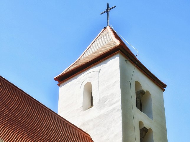 Csempeszkopcs, Kirche