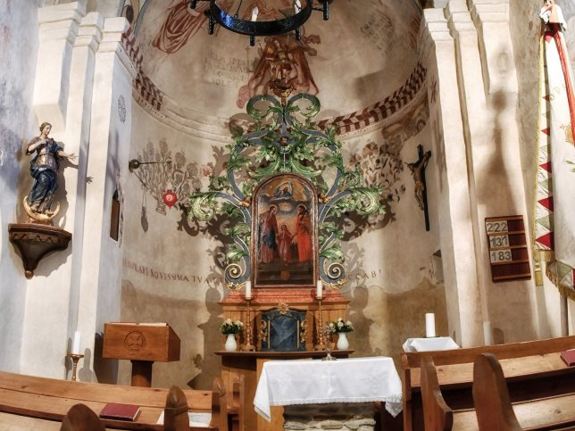 Csempeszkopcs, Kirche