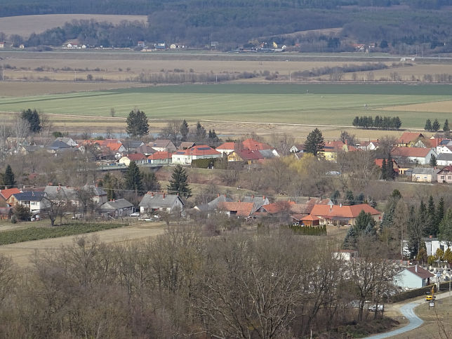 Csrtnek, Ortsansicht