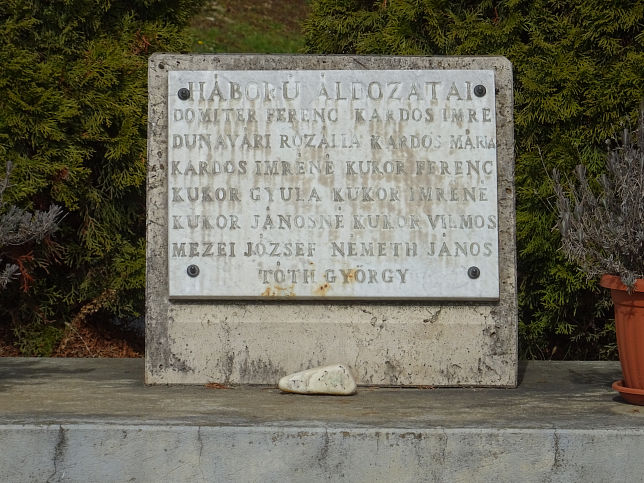 Csrtnek, Denkmal 1944 und 1956