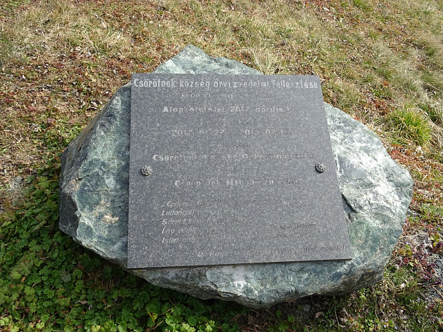 Csrtnek, Gedenktafel