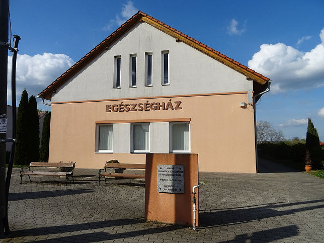 Csrtnek, Gesundheitszentrum