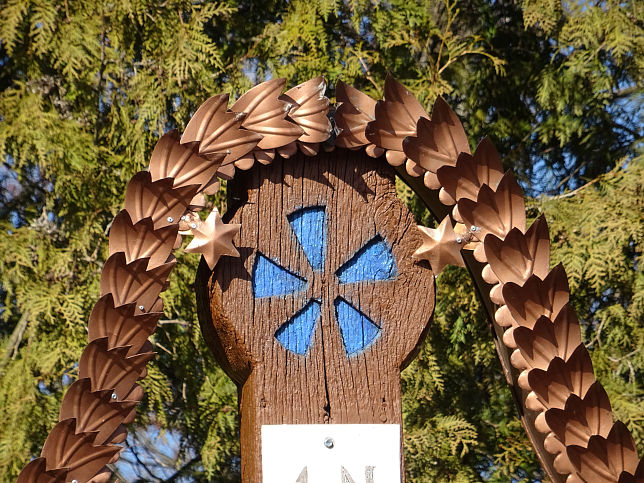 Csrtnek, Kreuz