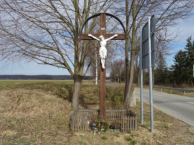 Csrtnek, Kreuz