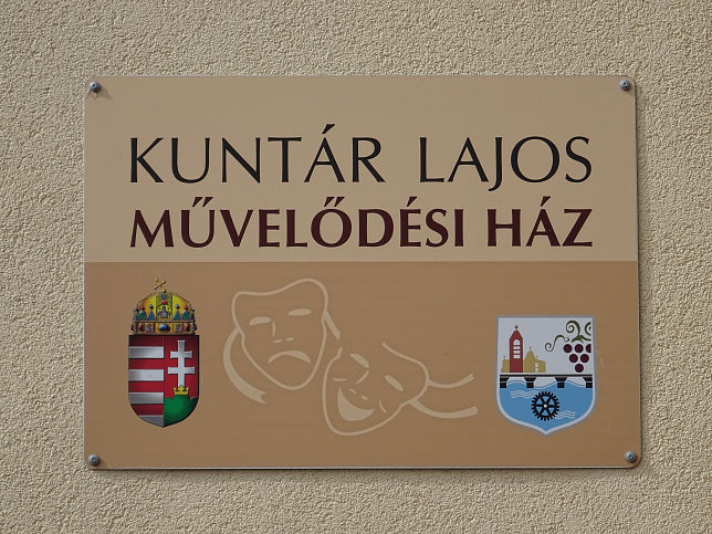 Csrtnek, Kuntr Lajos Gemeinschaftszentrum