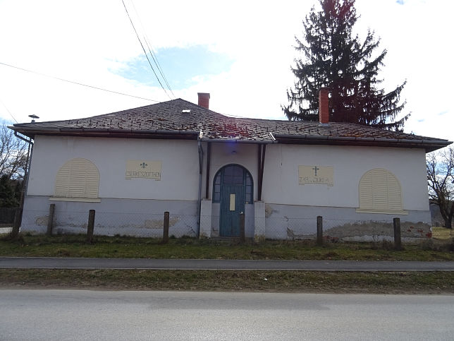 Csrtnek, Alte Dorfschule