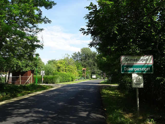Doborgazsziget, Ortstafel