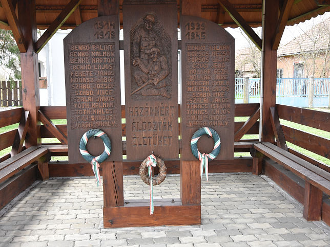 D�r�ske, Kriegerdenkmal