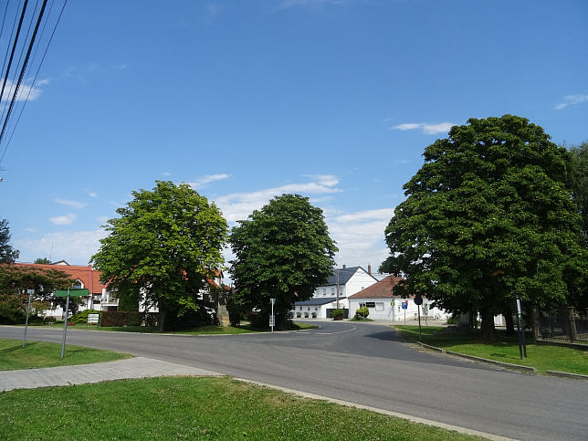 Dunakiliti, Kreuzung