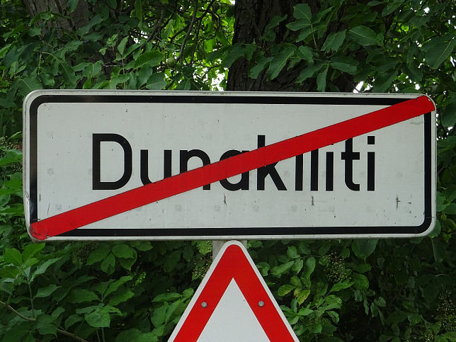 Dunakiliti, Ortstafel-Ende