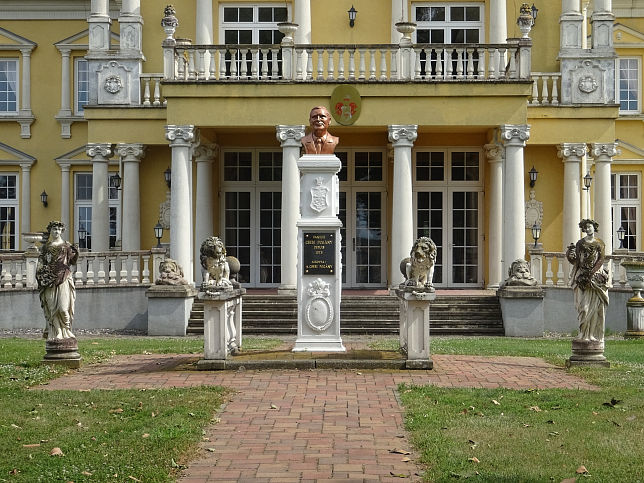 Dunakiliti, Princess Palace