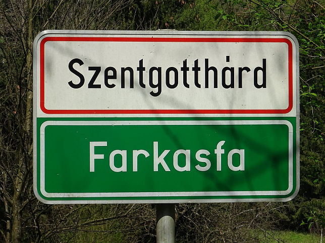 Farkasfa, Ortstafel