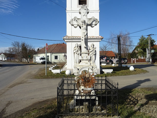 Felsberkifalu, Kreuz