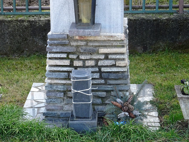 Felsberkifalu, Kreuz