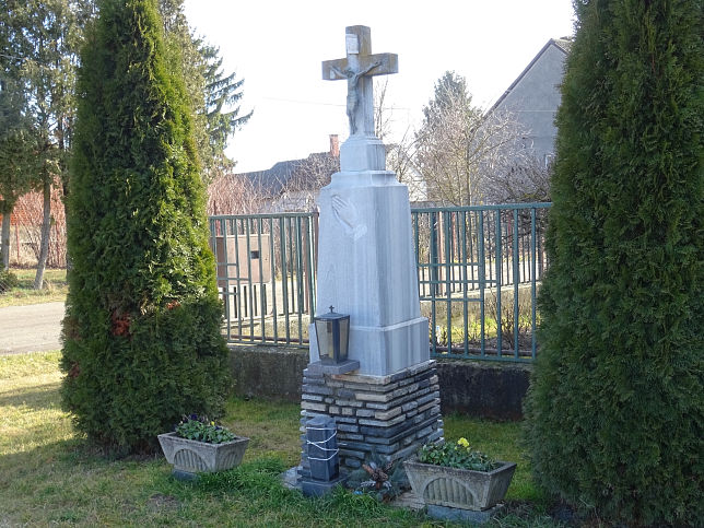 Felsberkifalu, Kreuz