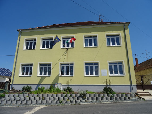 Felscsatr, Grundschule