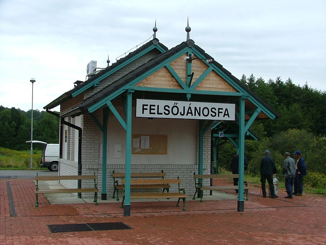 Fels�j�nosfa, Bahnhof