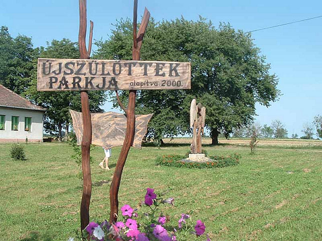 Fels�j�nosfa, Park der Neugeborenen